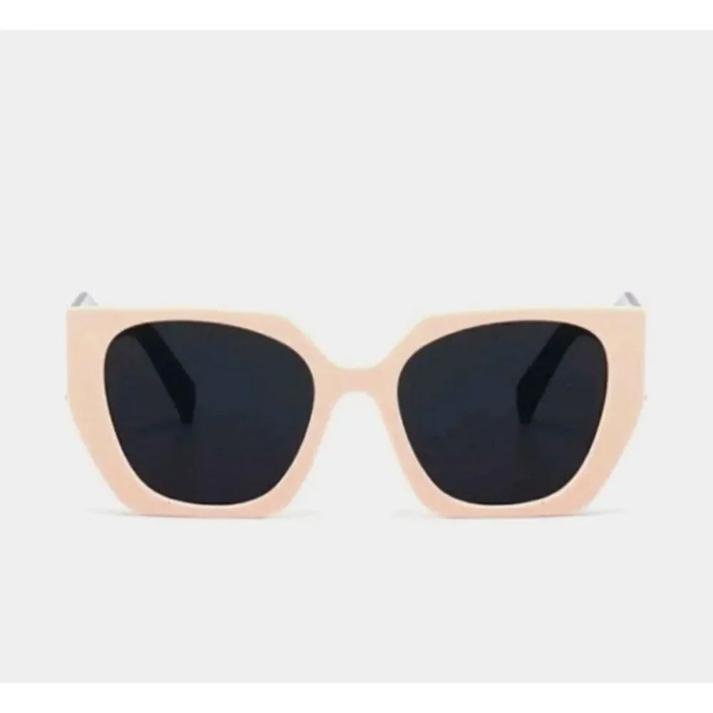 Retro over sized black and white Sunglasses
